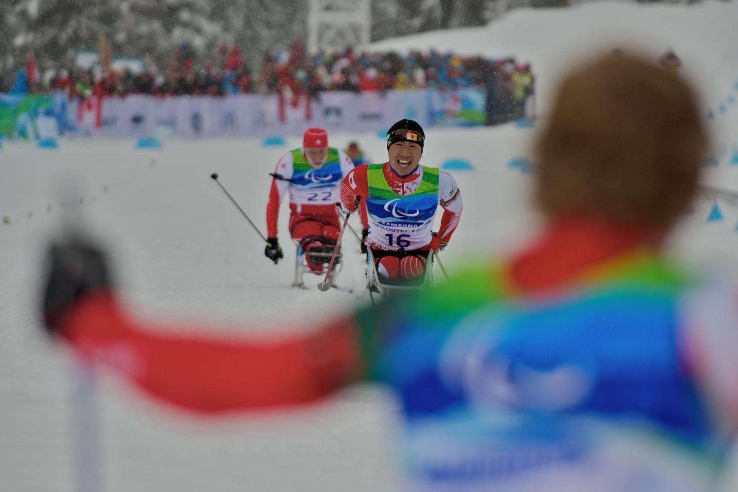 adaptive sports team during race